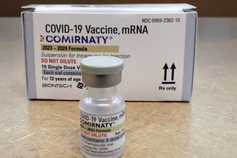 卫生官员建议美国老年人应再注射一次 COVID-19 疫苗